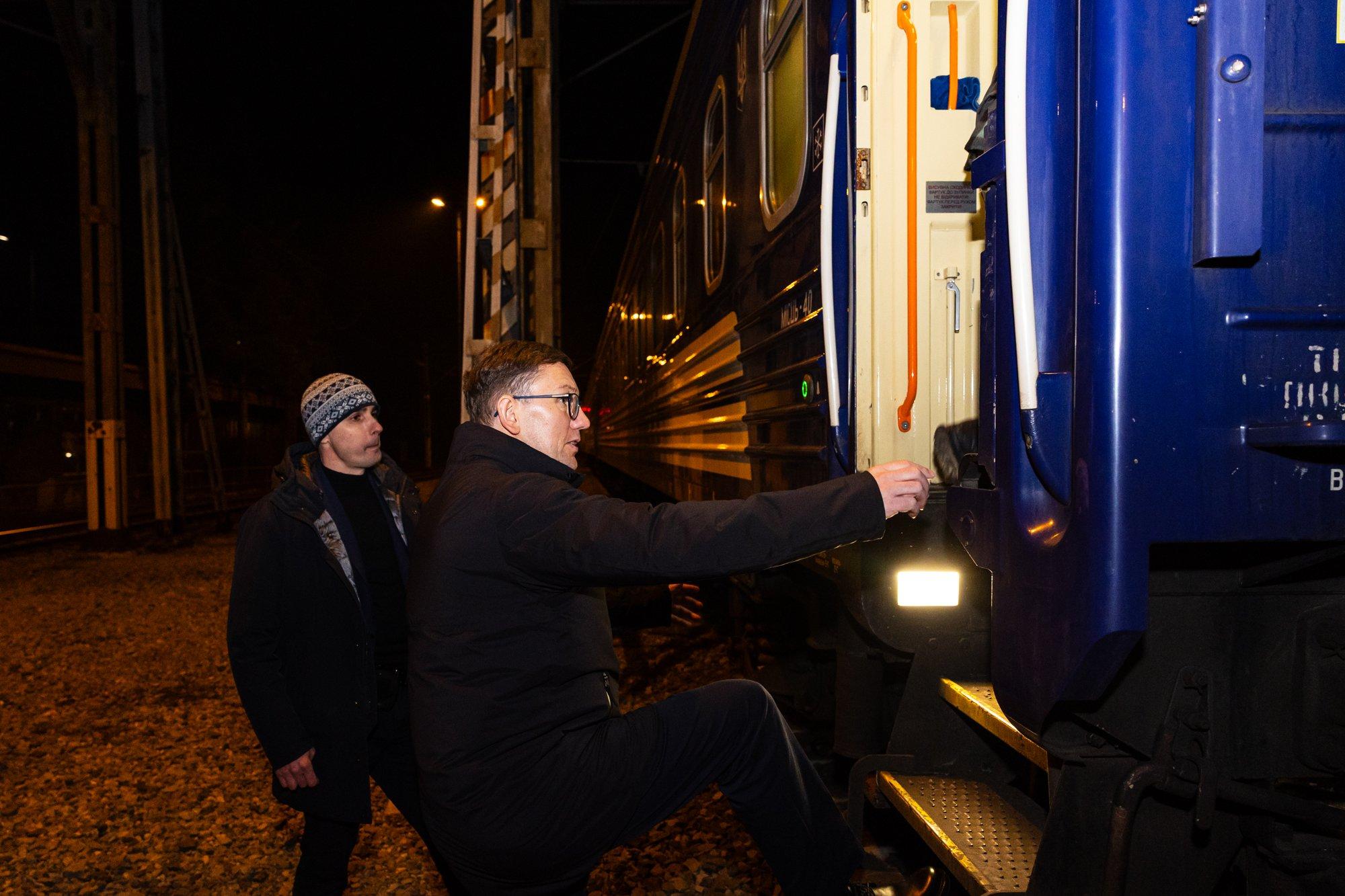 Kristen Michal viibib agressiooni alguse aastapäeval Kiievis. Toimub rahvusvaheline tippkohtumine