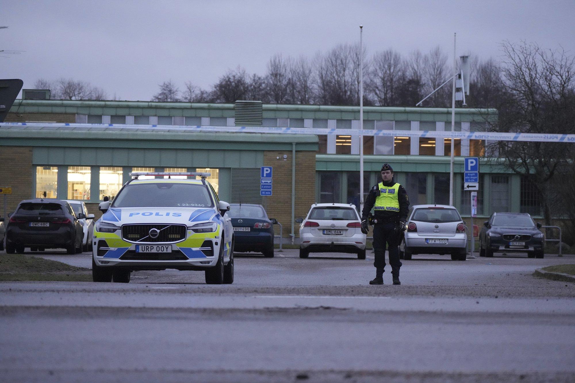 Ajaleht: Rootsi tulistaja varjas relva kitarrikotis ja vahetas tualetis riided