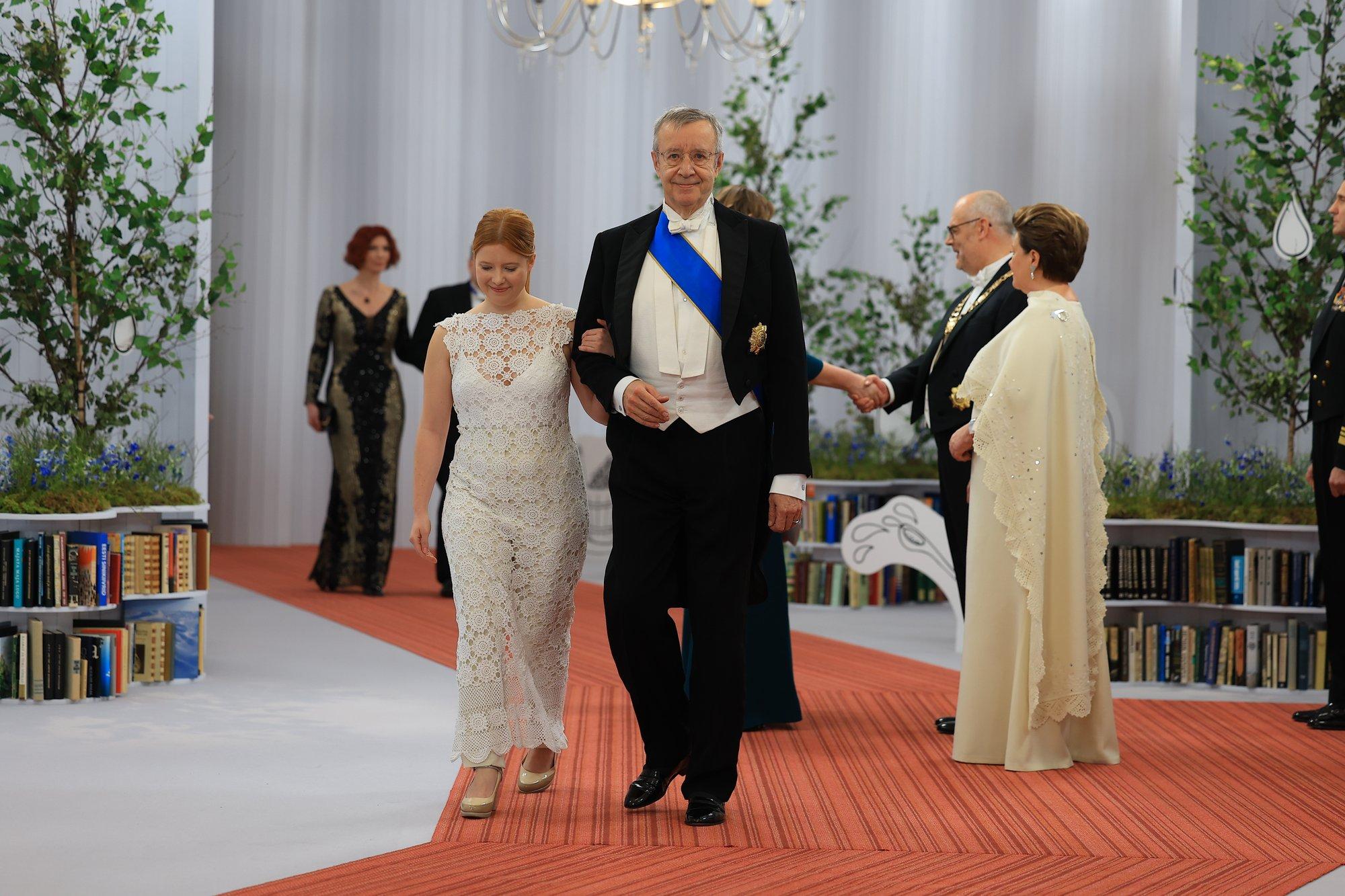 FOTOD | Toomas Hendrik Ilves tuli presidendi vastuvõtule tütrega, Kersti Kaljulaid lapselapsega