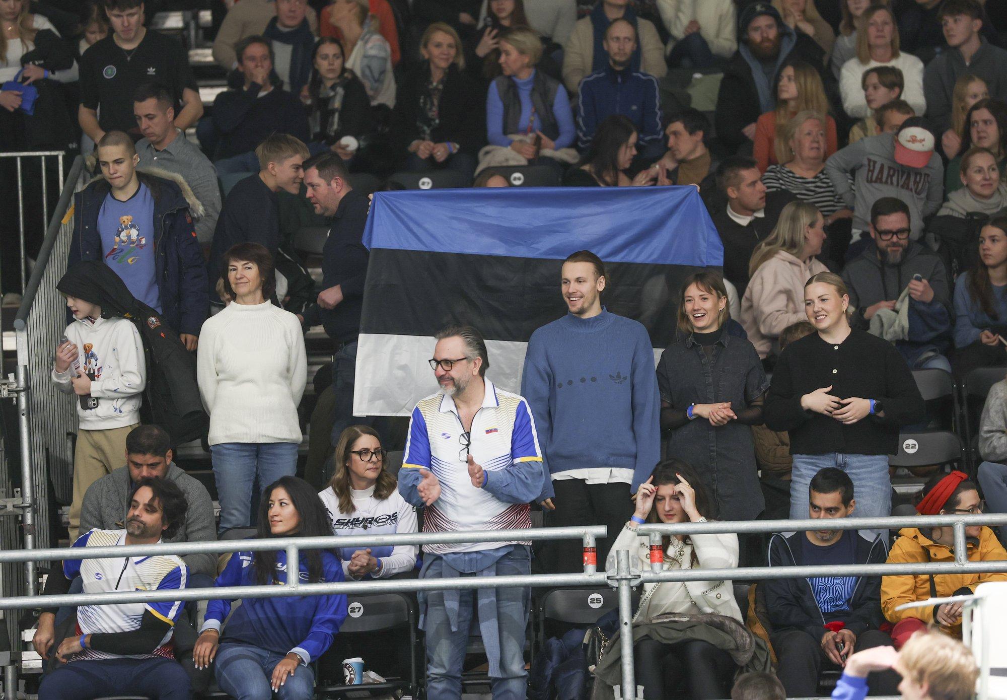 FOTO | Franz Malmsten naudib koos kaaslannaga tennisemängu