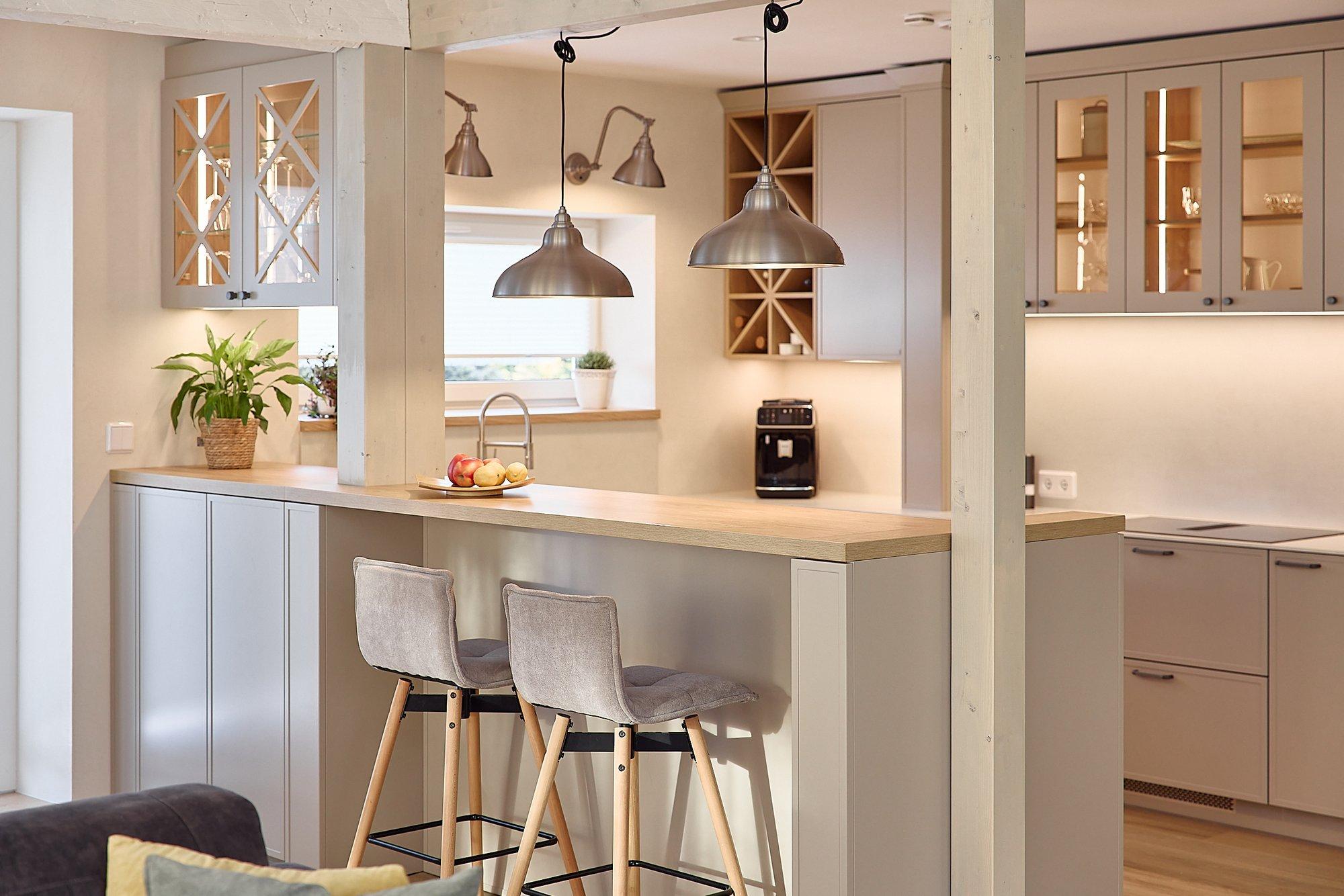 FOTOVÕISTLUS „MINU STIILNE KÖÖK“ | Heledates toonides kujundatud ruumikas köök