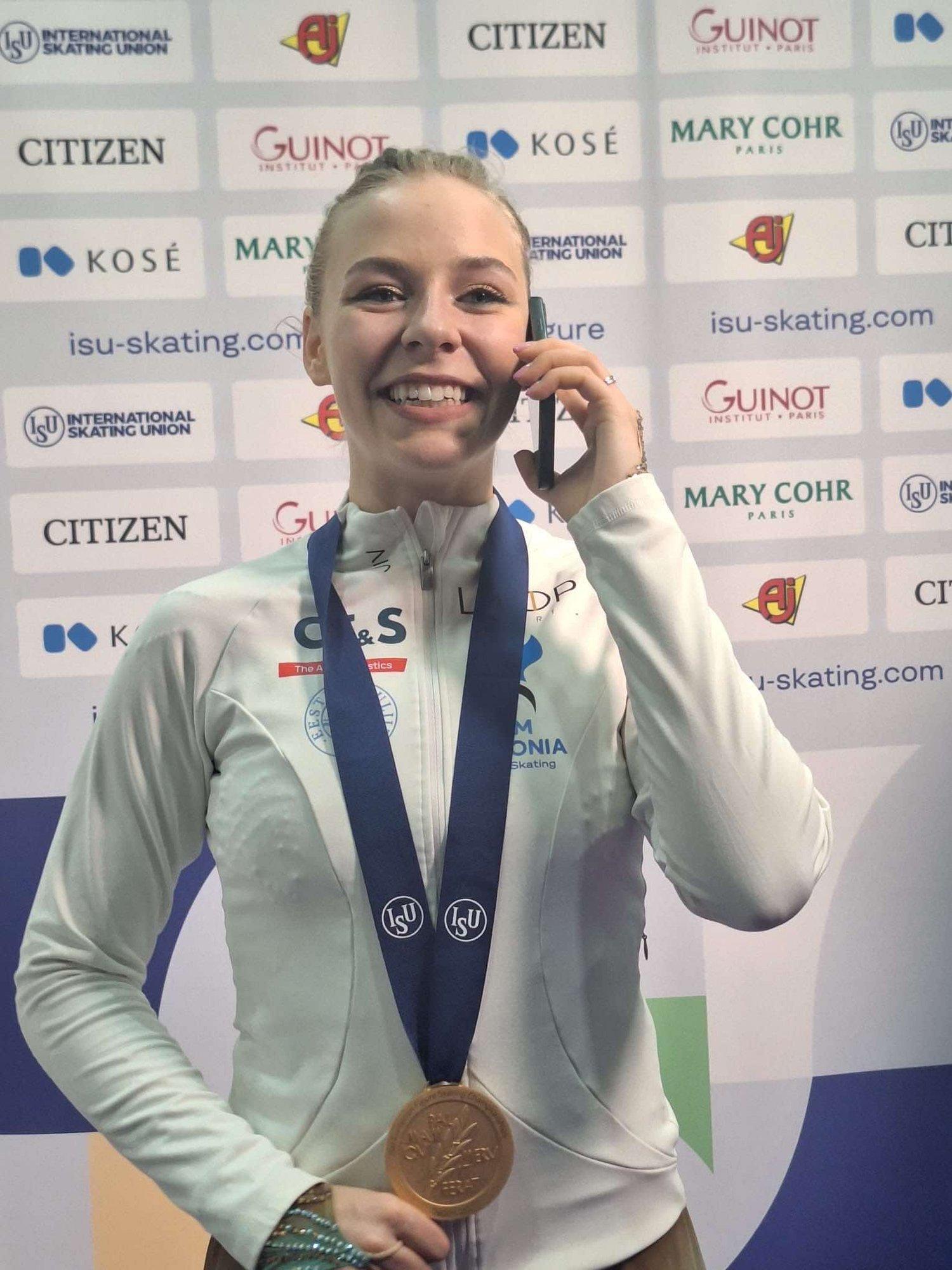 FOTO | President Karis õnnitles kuldmedali kaela saanud Niina Petrõkinat