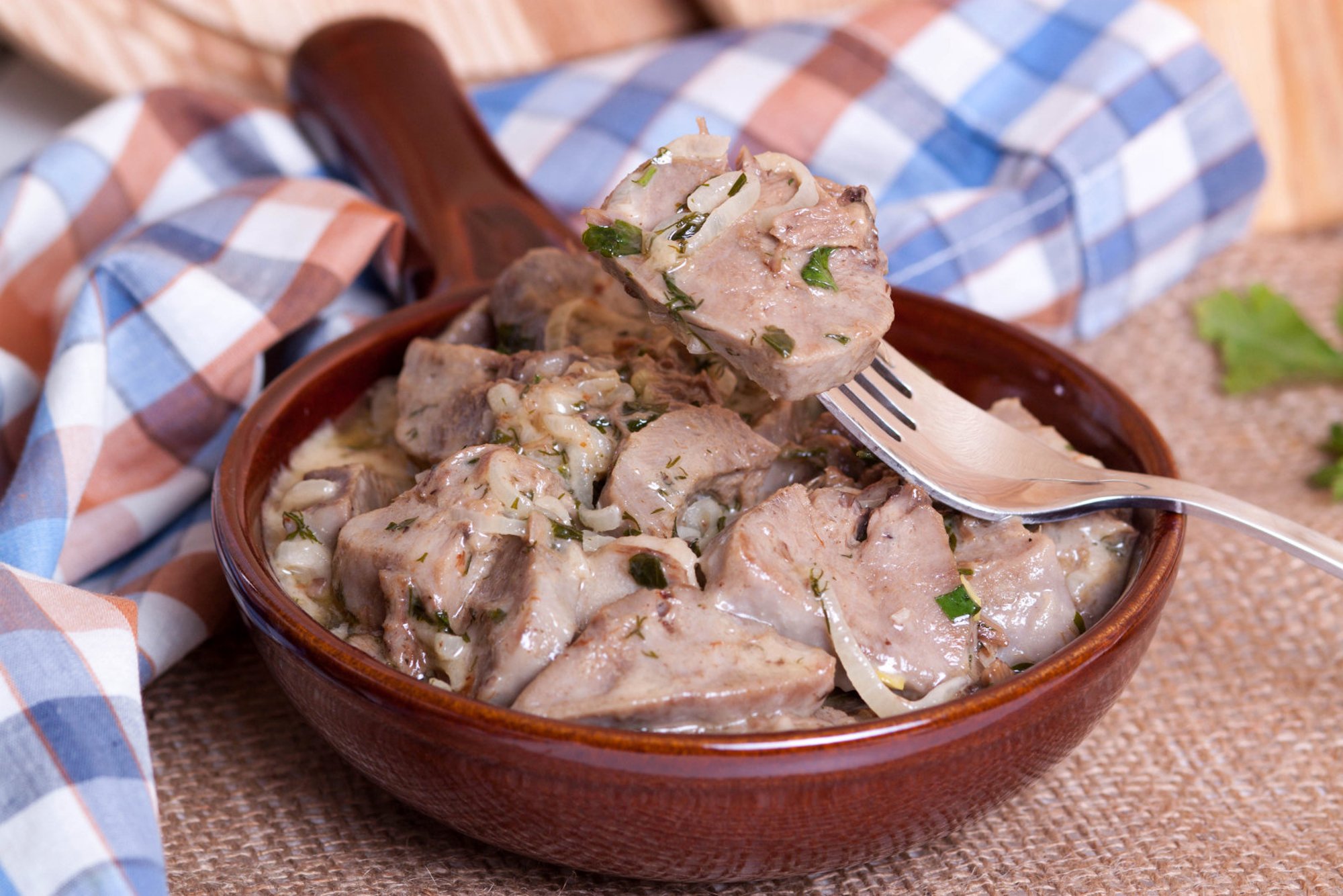 Eesti traditsiooniline köök algajatele: seakeel sinepise tillileemega