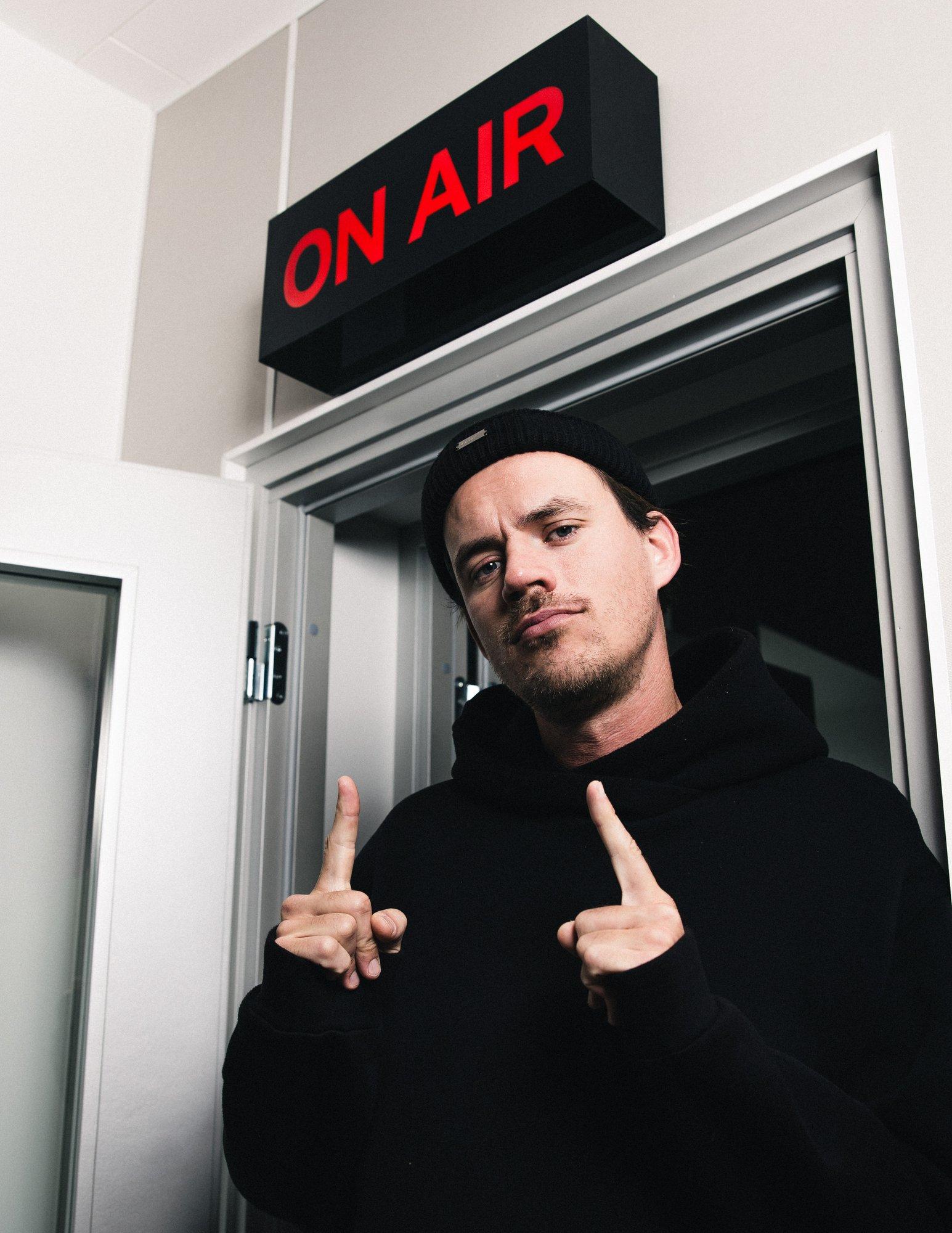 NOËP meenutas halva ilma tõttu Eesti saarele lõksu jäämist. Kontserdile kiirustav muusik pääses mandrile tänu väikelennukile