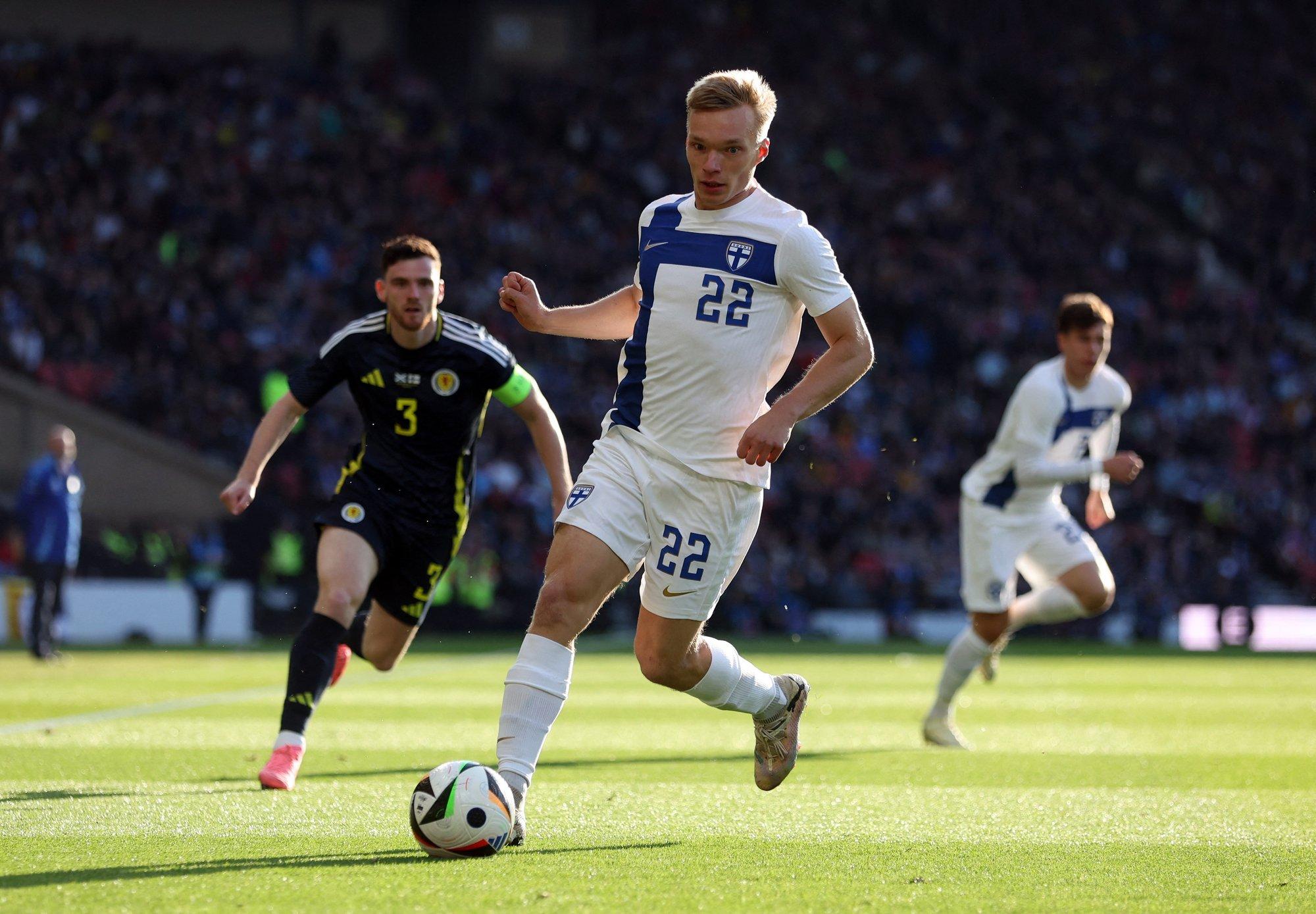 Soome koondise jalgpallur tabati Inglismaal autoroolist purjuspäi