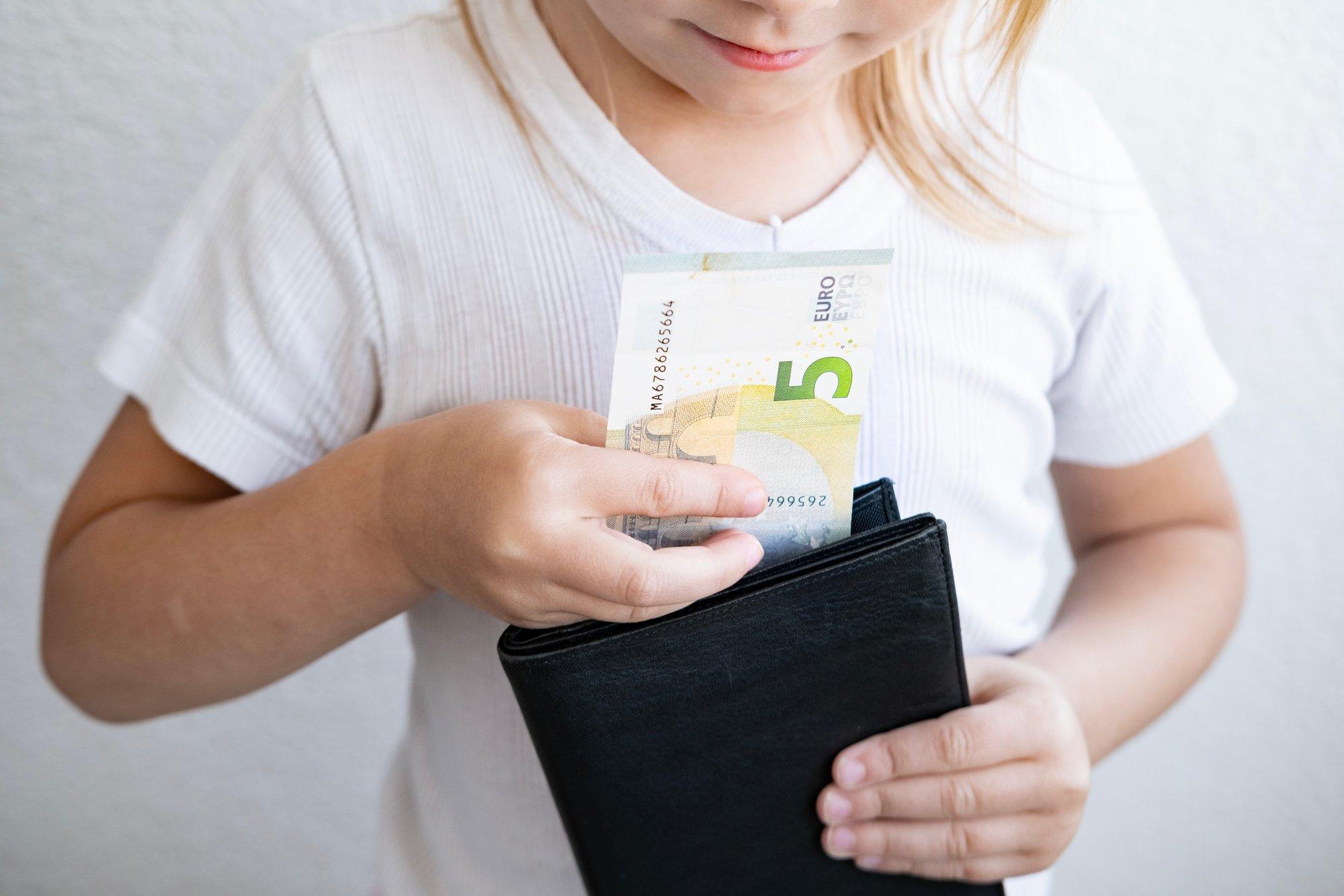 Eesti emad õpetavad juba varakult lastele rahatarkust: räägime kodus avatult, kuidas me oma äri teeme ja palju teenime