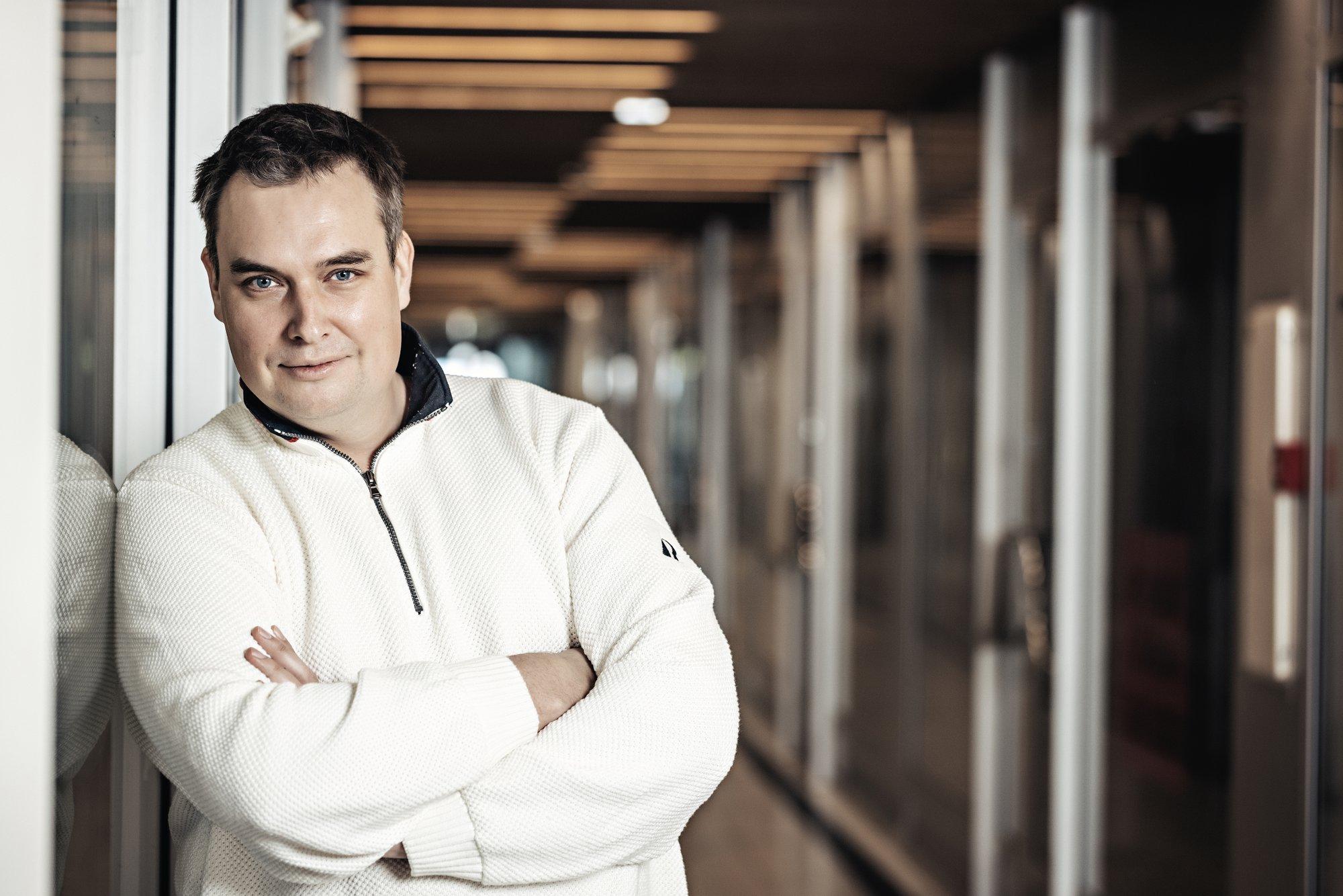 „Kui sa end ära tapad, ma teen sinust topise ja hakkan sinuga rääkima pimedas toas.“ Sass Henno saatis alaealisele nilbeid sõnumeid