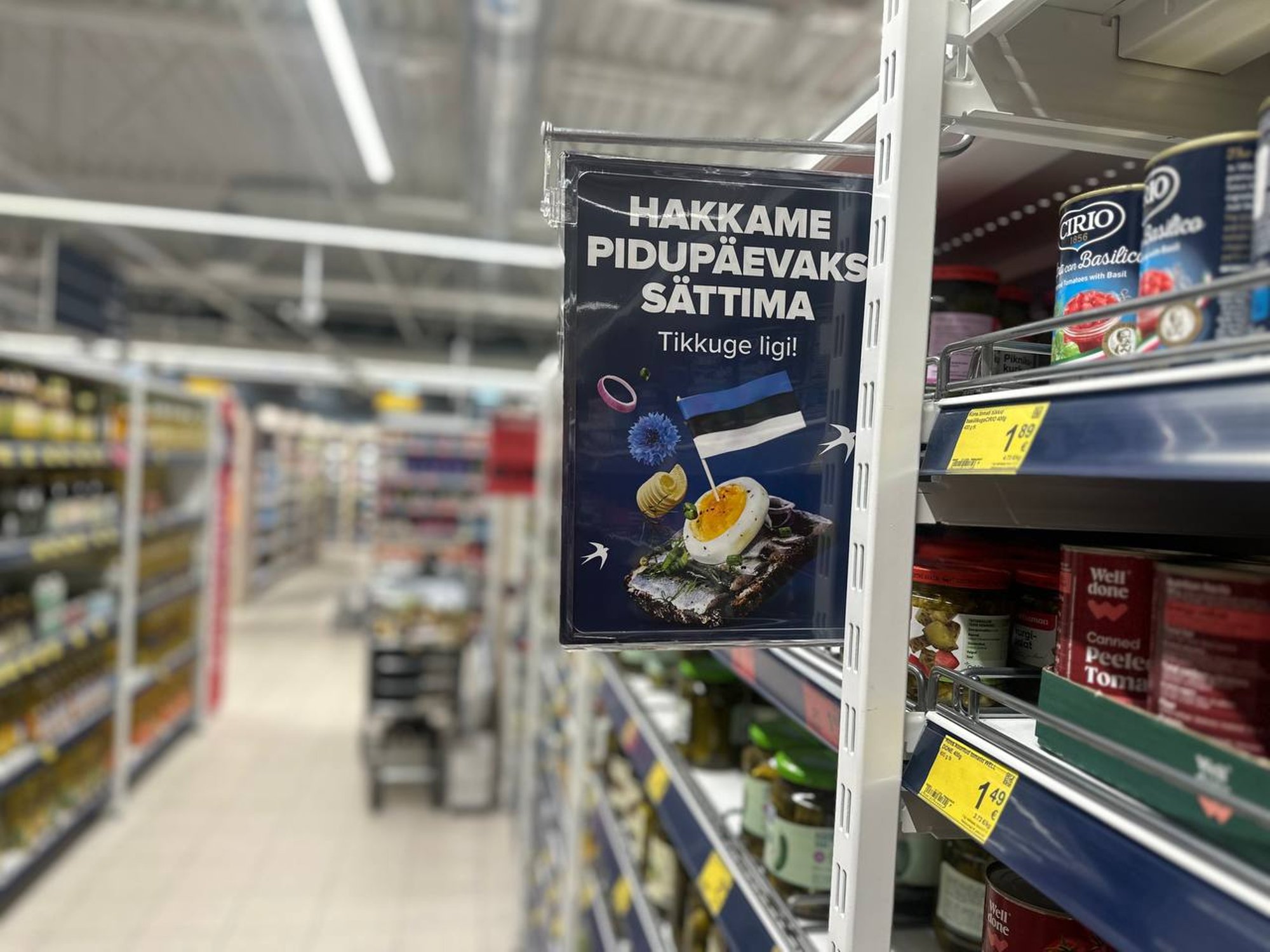 Maxima müüb vabariigi aastapäeva eel Eesti kauba pähe välismaiseid tooteid