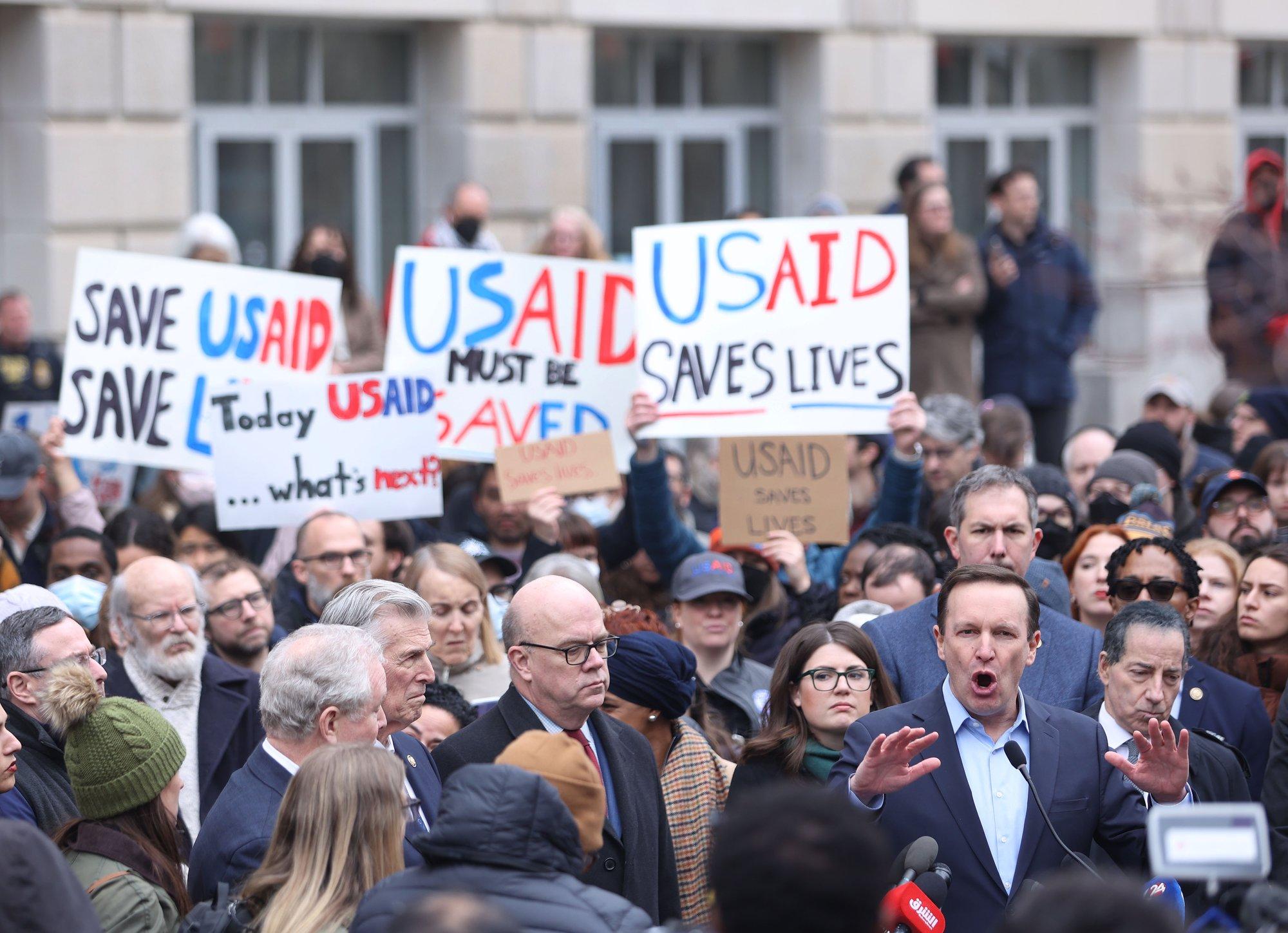 Trump ja Musk asusid abiagentuuri USAID likvideerima. Demokraadid lubasid kohtuvõitlust