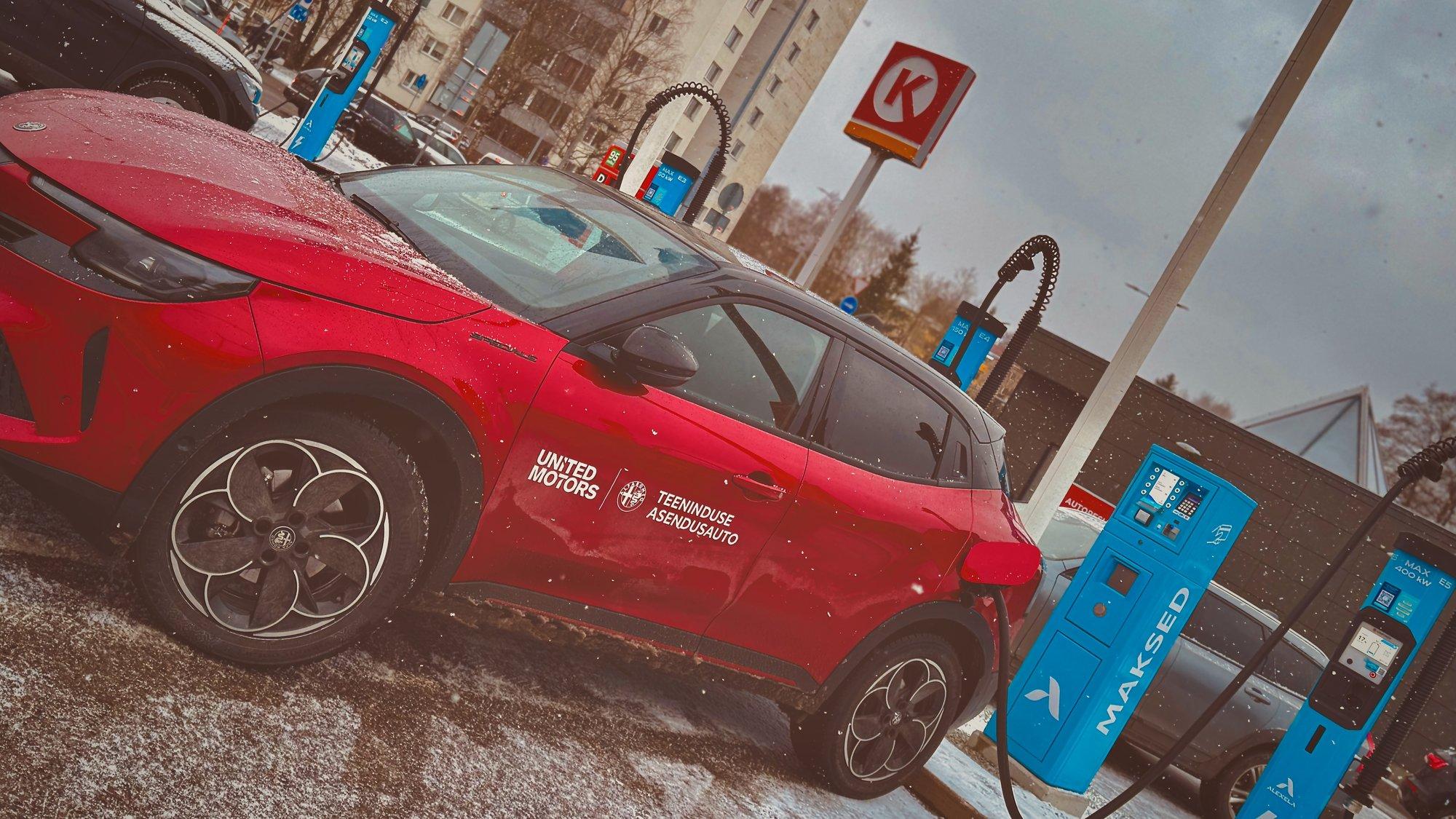 Laadimisärevus: moodne haigus, mis tabab elektriautoga sõitjaid