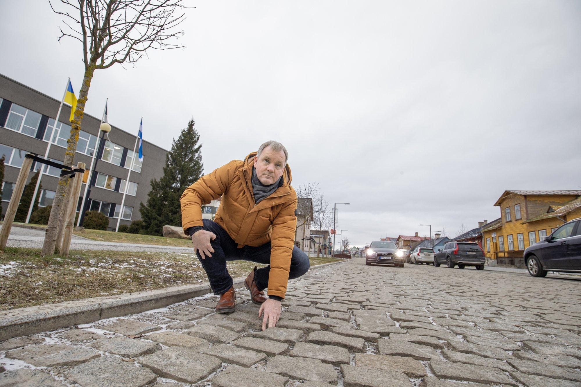 Kobarkäkk Haapsalus. Miljonite eest remonditud peatänav laguneb juba esimesel talvel