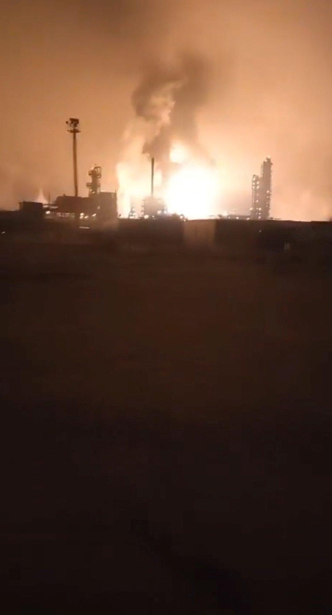 Astrahani katab Ukraina droonilöögi järel gaasipilv. Gaasimaski soovitanud avariiteenistuse töötajaid süüdistatakse elanike hirmutamises