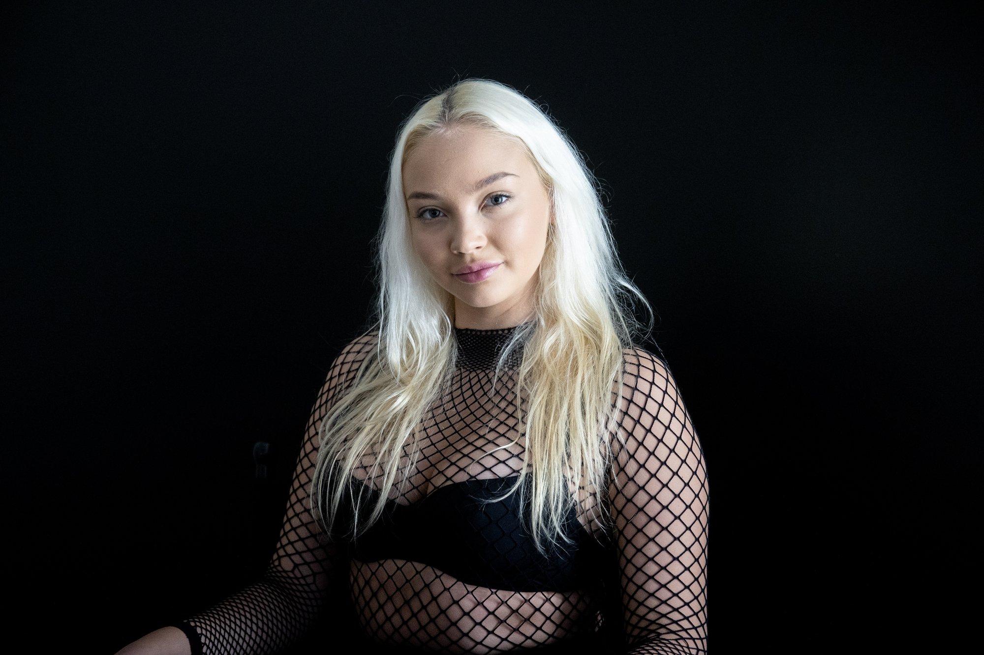 „Olen nii-nii õnnelik!“ Seriaalis „Villa“ tuntust kogunud Annabel avalikustas peagi sündiva lapse soo