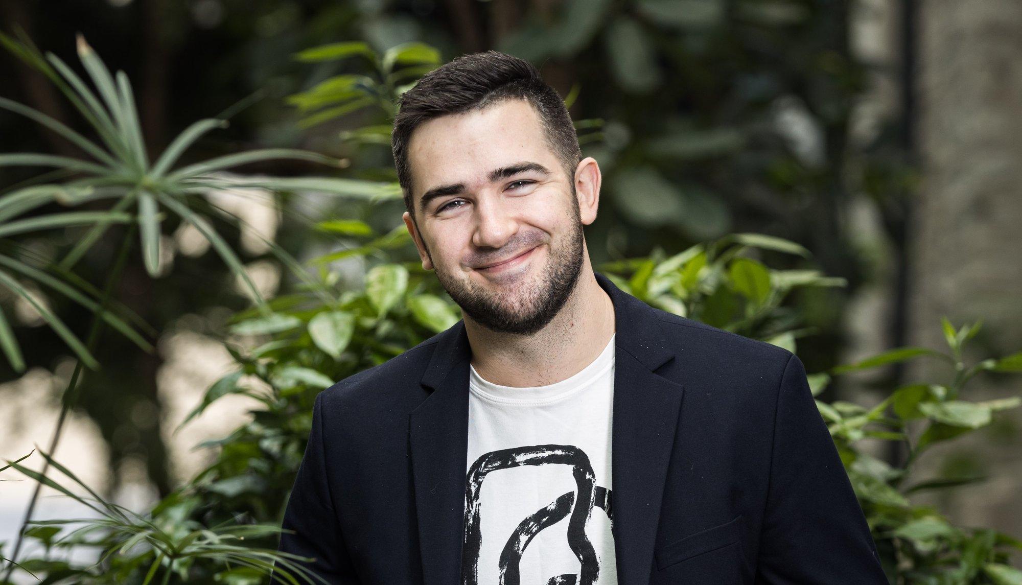 Robert Rool tegi näitlejadebüüdi kodumaises seriaalis. Jüri Butšakov kinkis kaassaatejuhile väärika teostuse eest auhinna