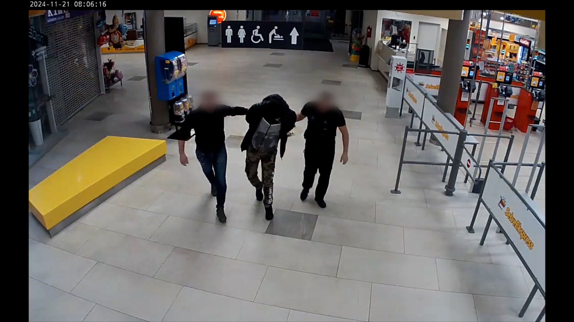 TURVAKAAMERA VIDEO | „Varas kõndis ülbelt välja, kärus tooteid 1522 euro eest!“ Vargagruppide tuntud liidrid on tagasi