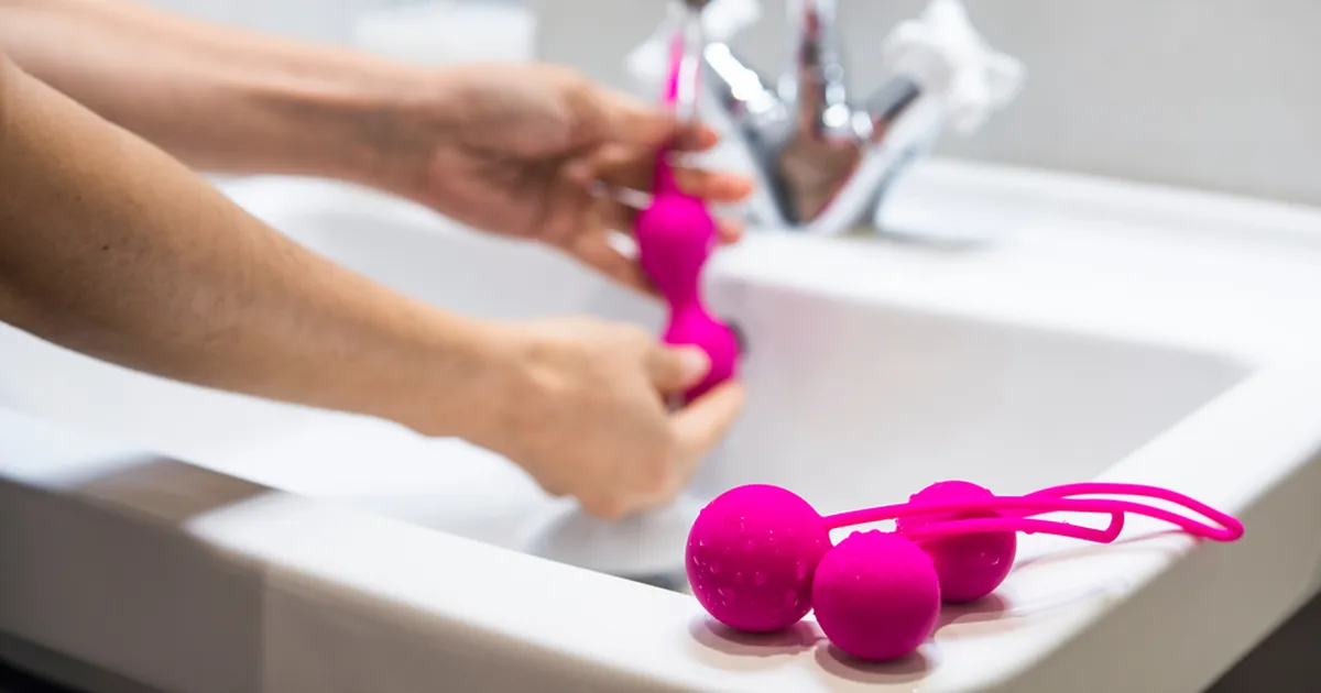 18+ FOTOD ⟩ «Mõned on pakendist lahti võetud!» Meesterahvas müüb Facebooki ilugrupis täiskasvanute mänguasju