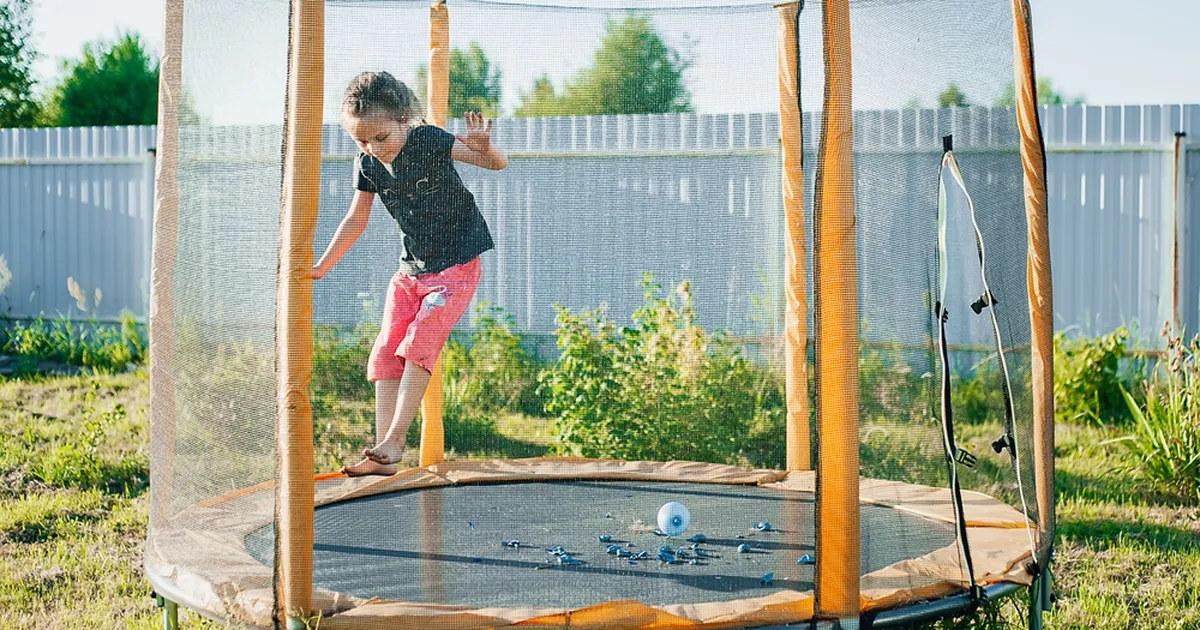 Texases suri väike tüdruk pärast batuudil hüppamist