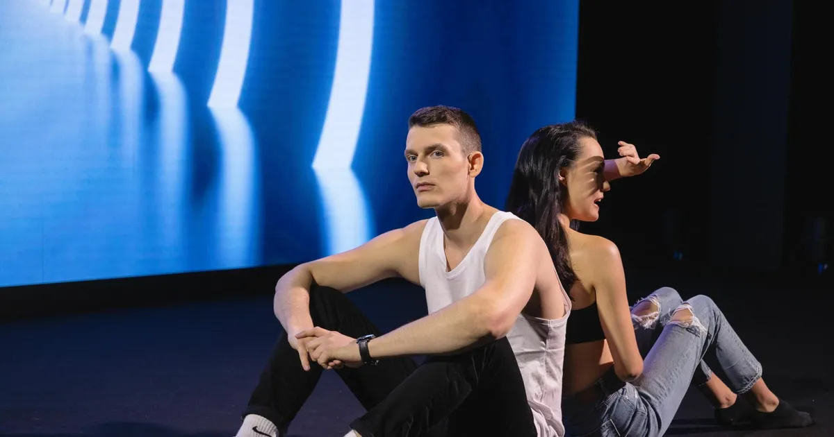 NAGU FILMIS! ⟩ Kihlunud räppar AG ja Beatrice jagavad sellest romantilisest hetkest videoklippi