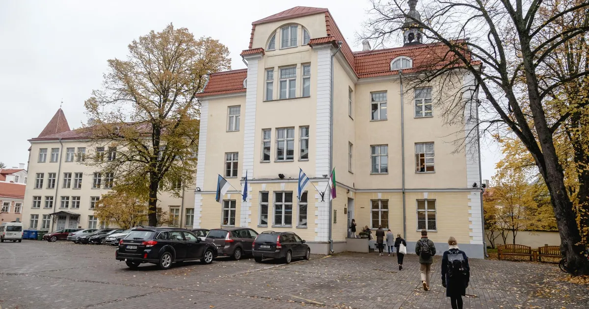 Eve Eisenschmidt ⟩ Koolide pingeread pärsivad haridust