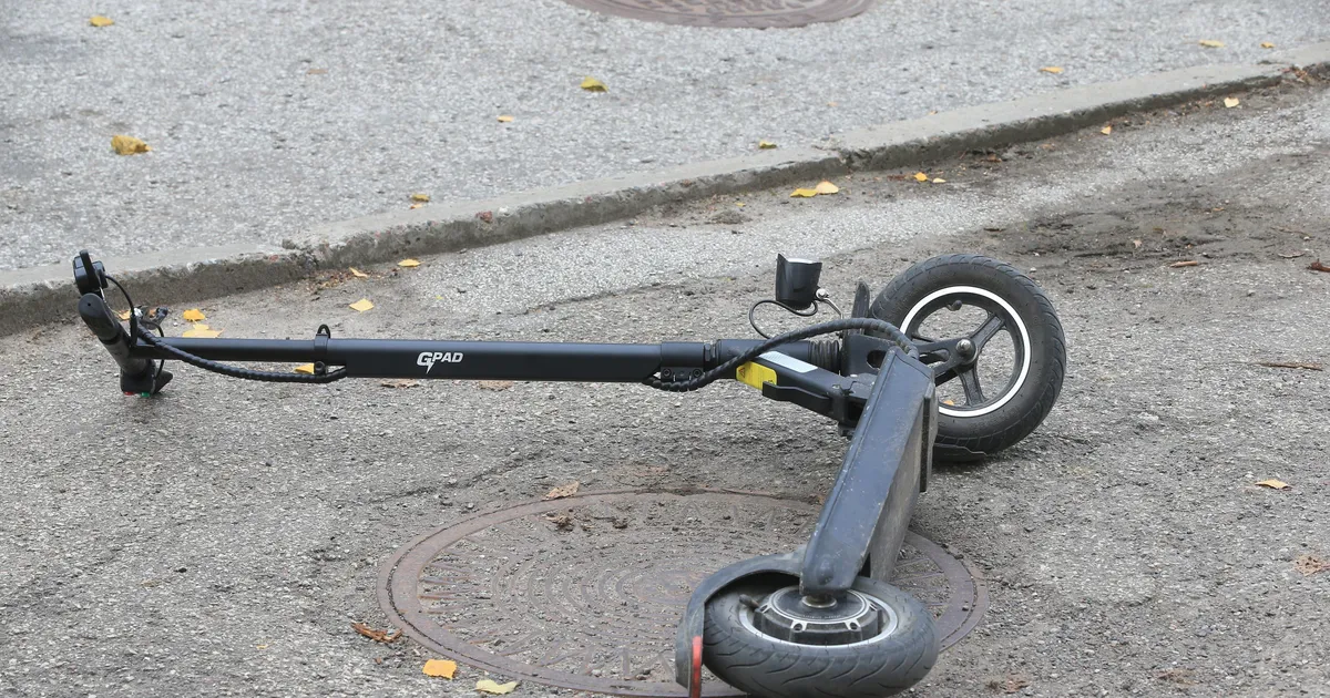 Tallinnas sai viga elektritõukerattaga kukkunud noormees