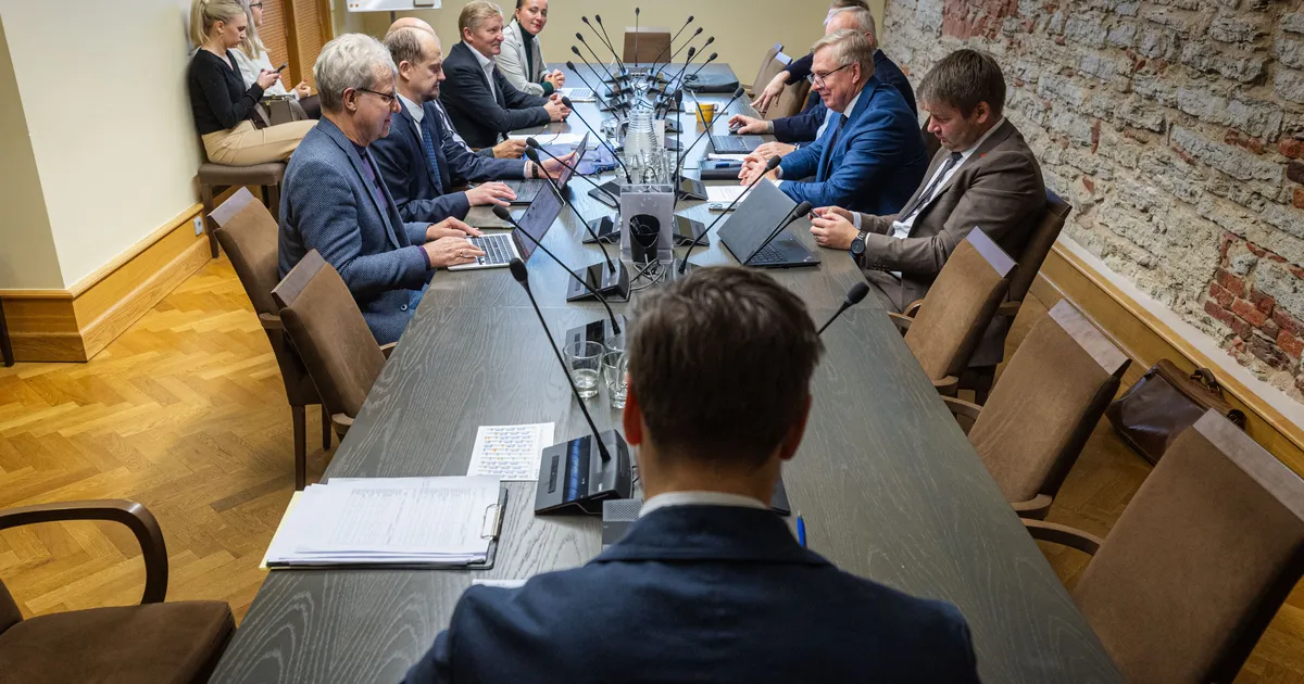 Põhiseaduskomisjon soovib pakiliselt põhiseadust muuta