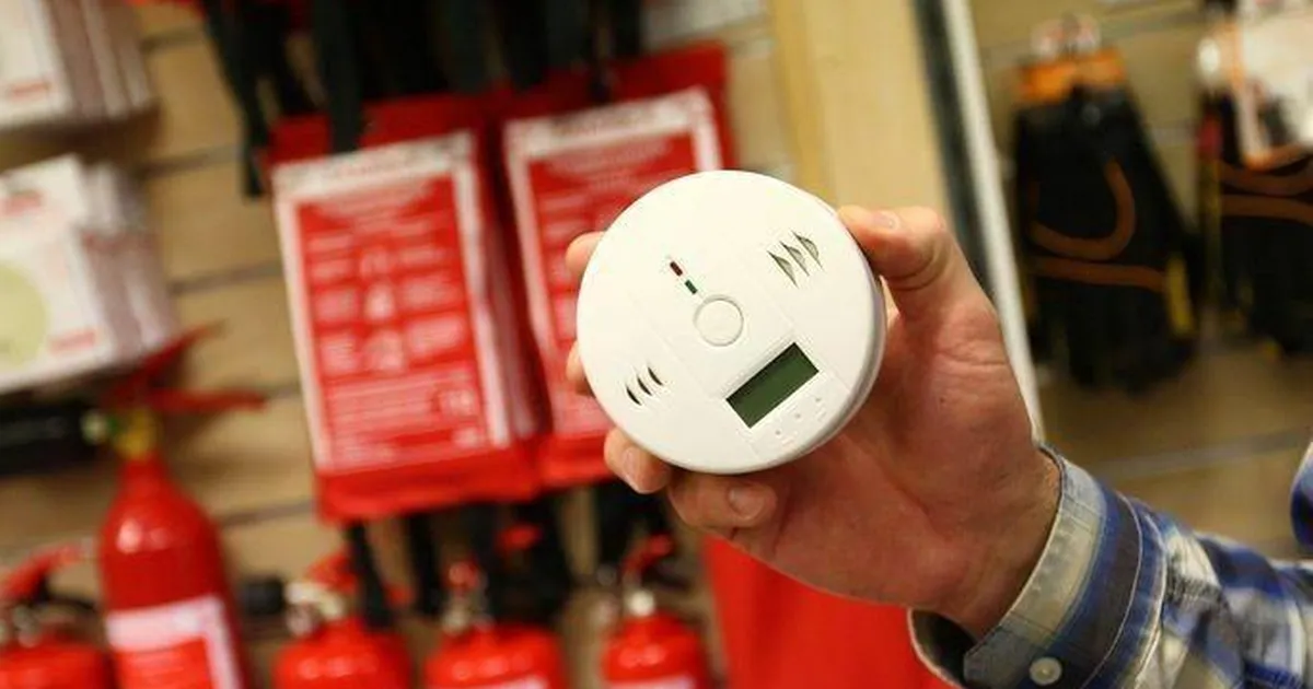 PETTURID VÕI MITTE? ⟩ «Ämm oli ehmunud!» Põlva pere ukse taha ilmus naine, kes tutvustas end suitsuanduri kontrollijana