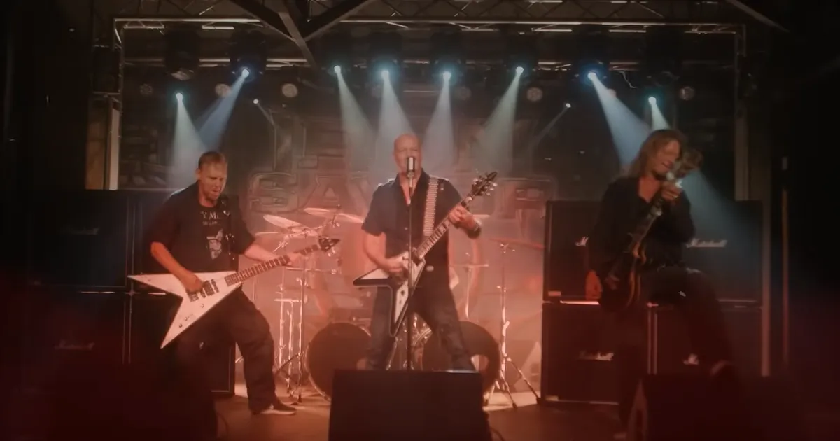 Saksa metali-mehed näitavad Trumpile näppu