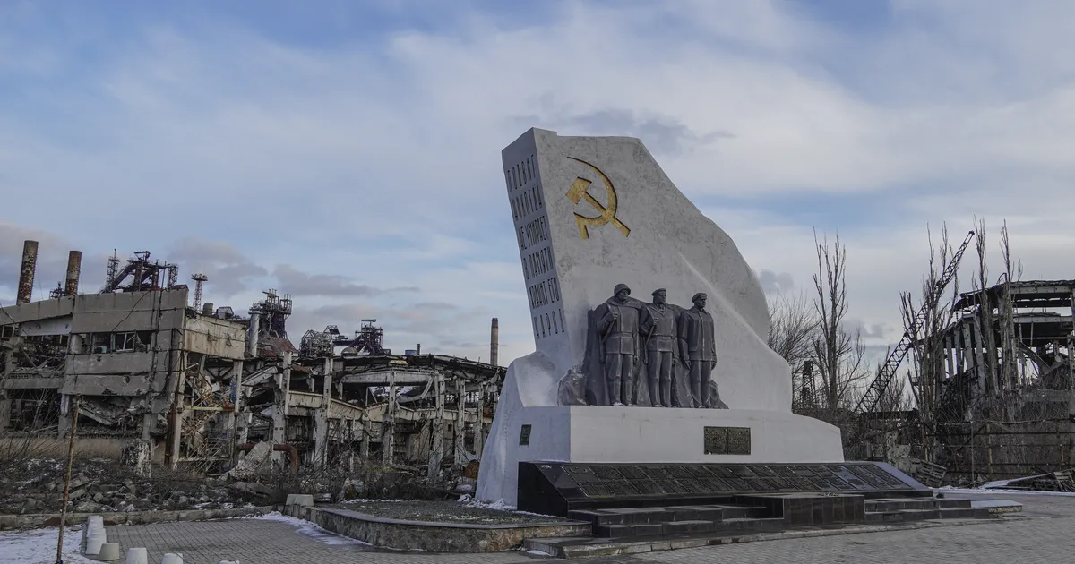 Vene okupandid avasid Mariupolis Stalini ideoloogile pühendatud muuseumi
