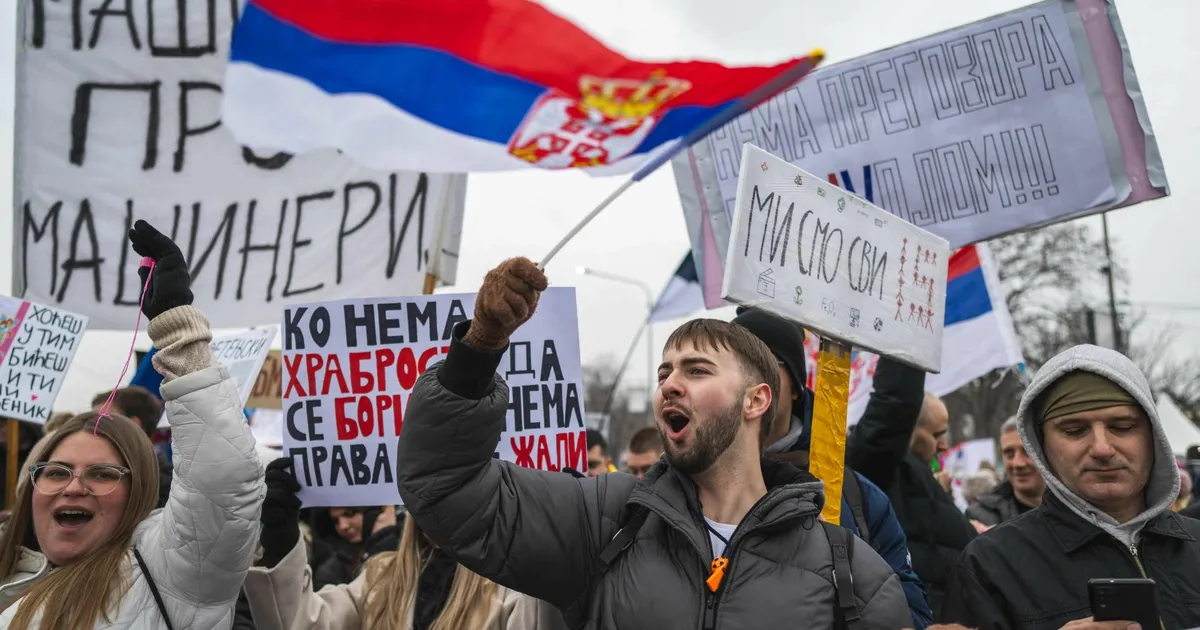 Serbia teadur: EL tugevdab oma stabiilsuseihaluses Brüsseli ja Kremli vahel laveerivat Vučićit