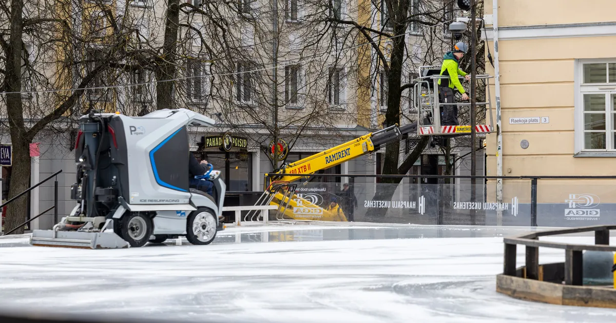 Piltuudis ⟩ Raeplatsil algas uisuväljaku lammutamine