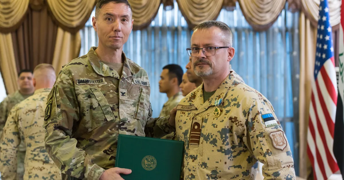 FOTOD ⟩ Eesti ohvitser pälvis Iraagis USA kaitseministri medali