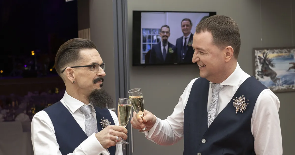 EKSKLUSIIVSED FOTOD ⟩ Poliitik Eduard Odinets pidas maha suure pulmapeo: tähistasime sadat päeva abielu