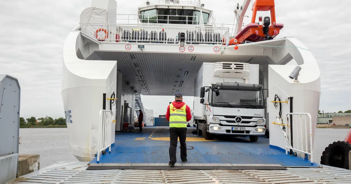 Ilmahoiatus ⟩ Tugev tuul paneb praamiliikluse pausile