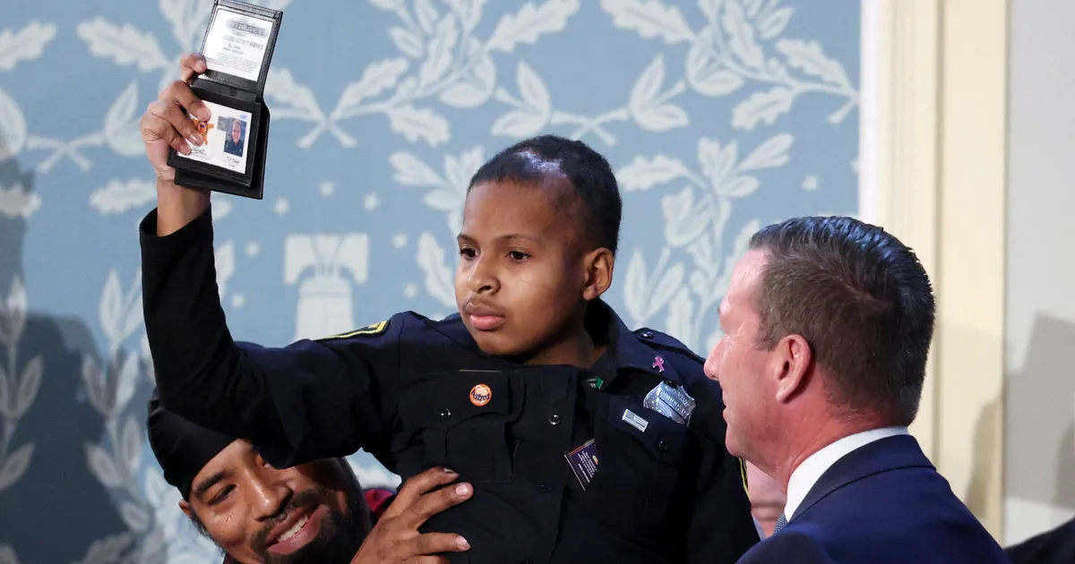 «KUNINGAS» JA LAPS ⟩ Kuidas Trump tegi 13-aastasest vähist paranenud poisist «eriagendi»