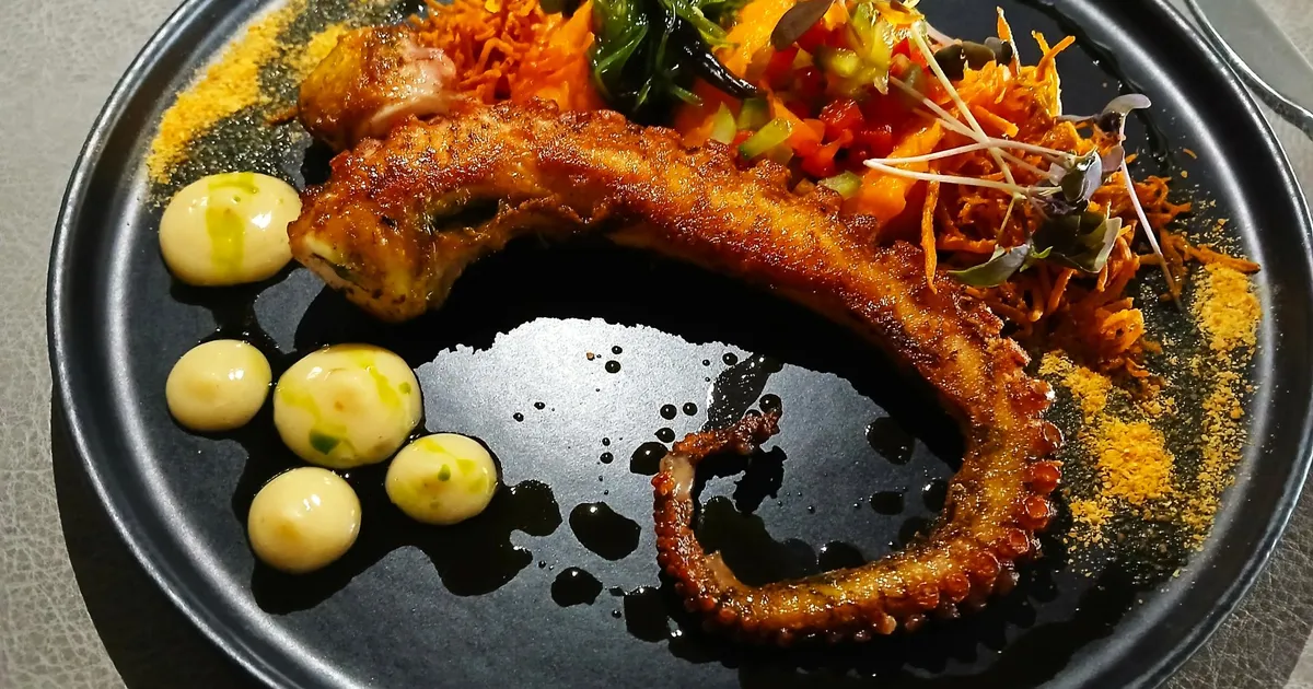 NÄDALA RESTORAN ⟩ Väga värviline fusion-köök Tartus