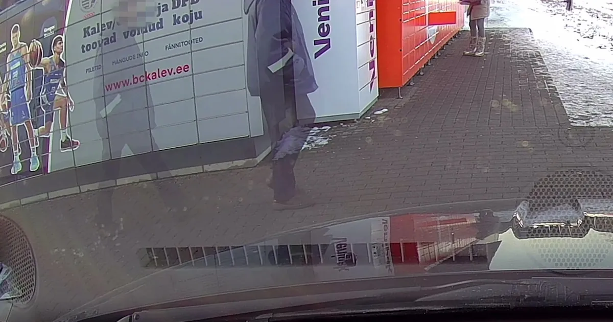 VIDEO ⟩ Tallinlase tähelepanu äratas kaupluse töötaja ebaharilik käitumine: ta jooksis noorele neiule järele