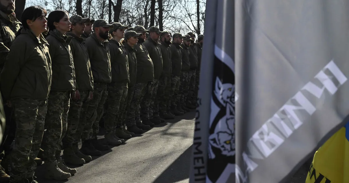 «Oleme valmis võitlema kaigastega»: Ukraina armee vabatahtlikud sõja kiiresse lõppu ei usu