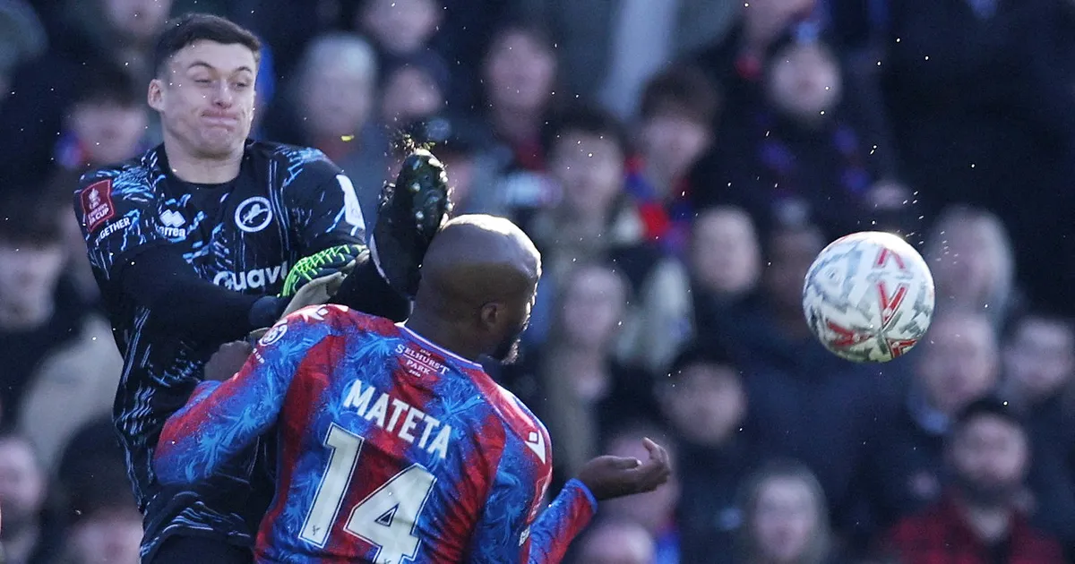 Inglismaal vastasele jalaga pähe hüpanud väravavaht sai ülipika mängukeelu