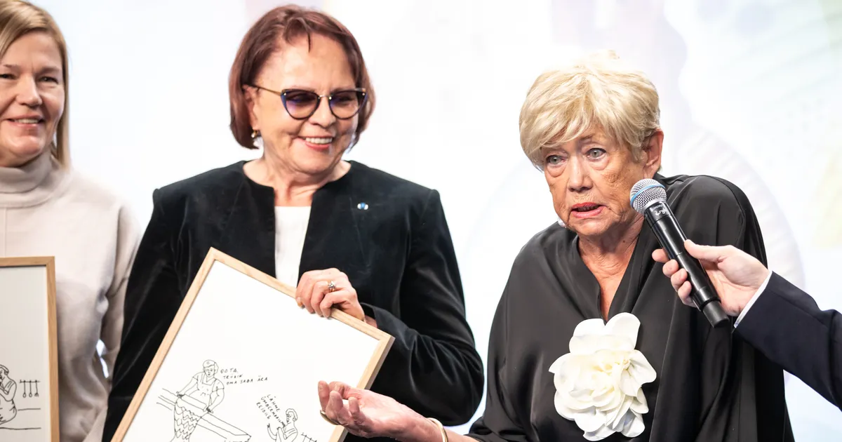 REPORTAAŽ ⟩ Palgalõhe, alaesindatus, naistevastane vägivald: kas 30 aastaga on ka midagi muutunud?