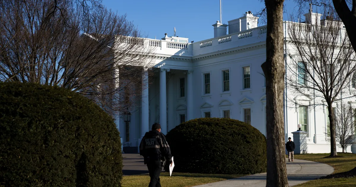 USA salateenistuse agendid tulistasid Valge Maja lähedal relvastatud meest