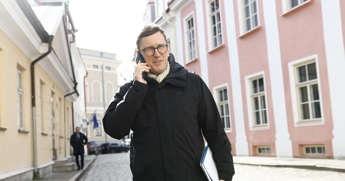 FOTOD ⟩ Sotsid visati võimuliidust välja. Läänemets: «Tehtud!»