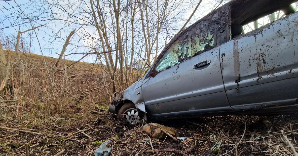 PILDID SÜNDMUSKOHALT ⟩ Purjus juhil läks auto käest, sõit lõppes kraavis