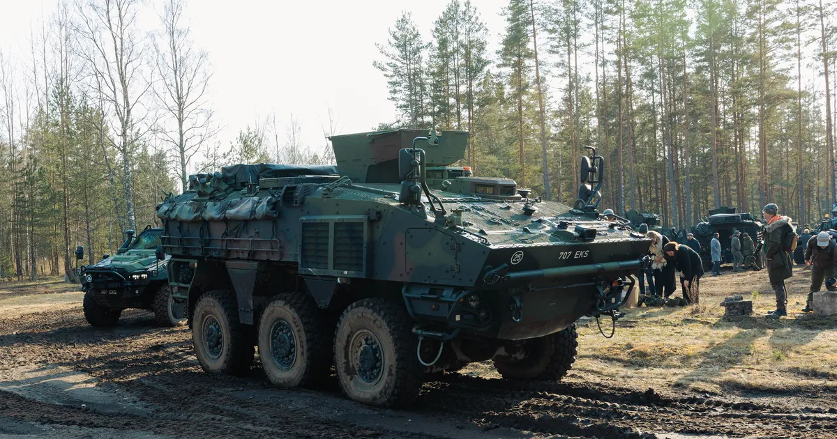 VIDEOLUGU ⟩ «Nad on jätnud väga hea mulje alates esimesest päevast.» Nursipalus esitleti kaitseväe uusi soomukeid