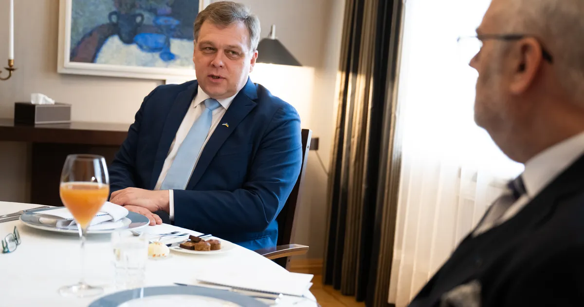 GALERII ⟩ President Karis kohtus Kadriorus Riigikogu esimehe Lauri Hussariga