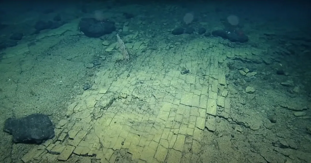 Kummaline avastus: ookeanis leiti kilomeetri sügavusest kivisillutisega tee