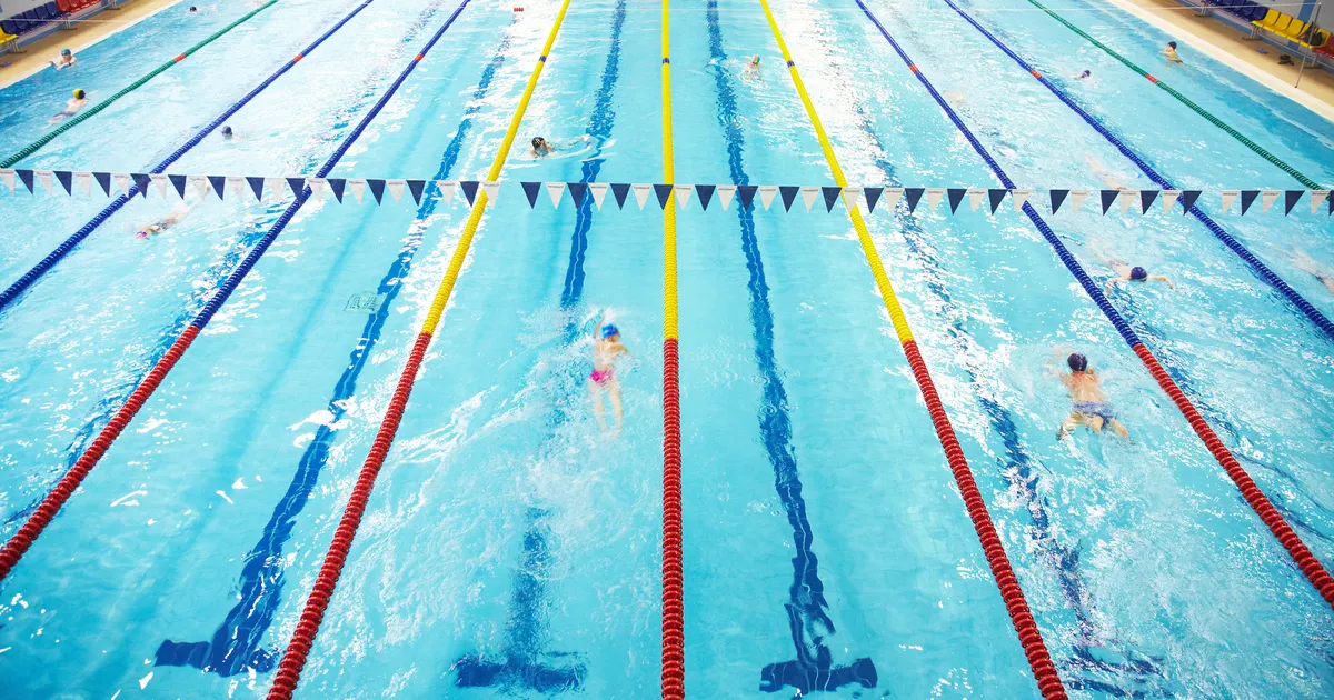 Kuumad kired Helsinki ujulas tõid kaasa meeste meeletu kähmluse