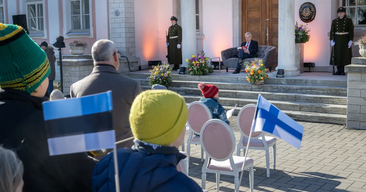 FOTOD ⟩ Euroopa Komisjoni presidendi erinõunik president Sauli Niinistö osales emakeelepäeva lugemisaktsioonil