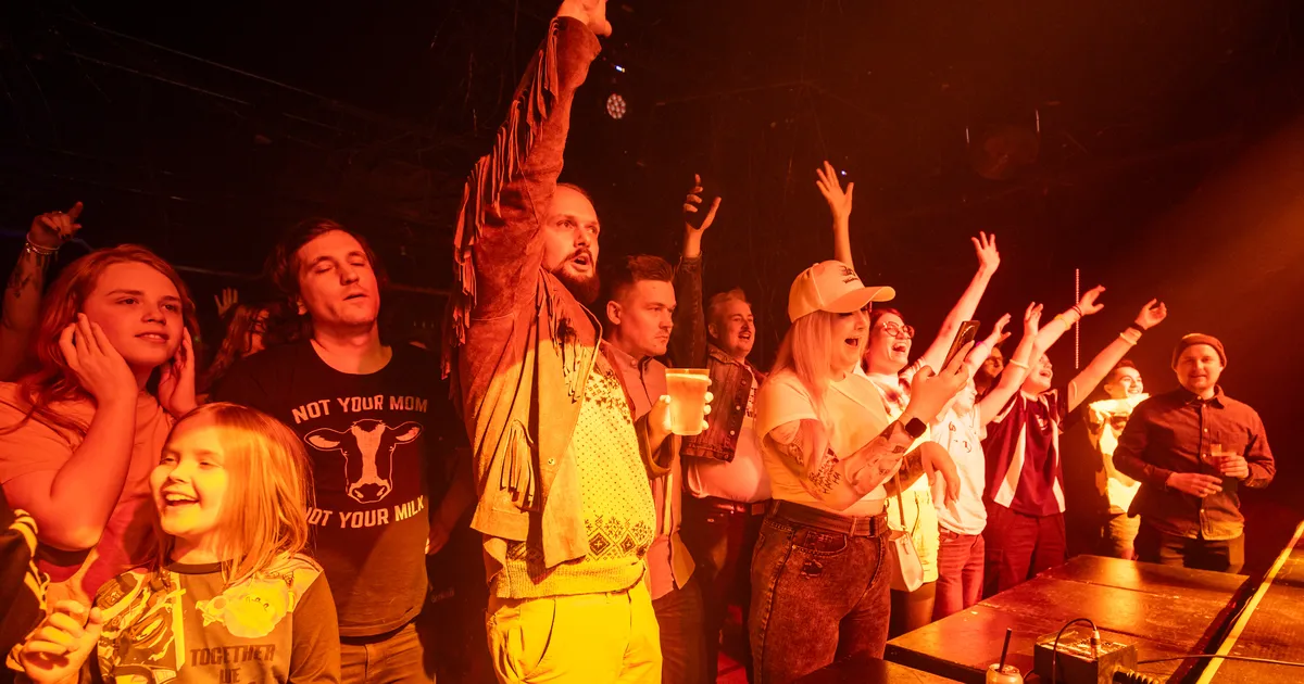 GALERII ⟩ Soome eurosensatsioon Windows95man küttis Paavli Kultuurivabrikus lava kuumaks