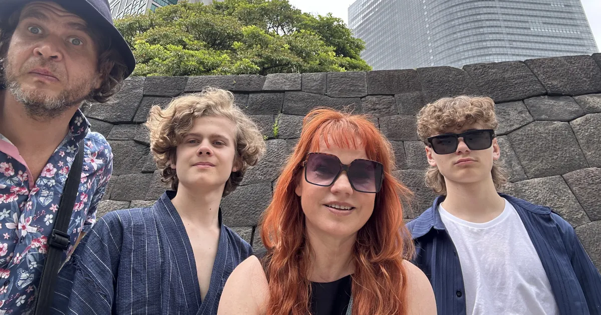 «Ootasid siit luksuslikku vastuvõttu?» Tuuli Roosma pere võttis ette pöörase seikluse ning ööbis Tokyo kõige odavamas hotellis