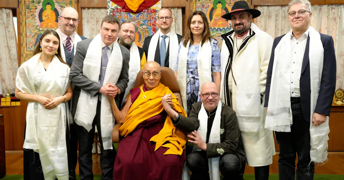 DOKUMENT ⟩ Juku-Kalle Raid Hiina saatkonna Tiibeti-teemalisest noodist: «Aitäh, saan varsti sümfoonia kokku!»